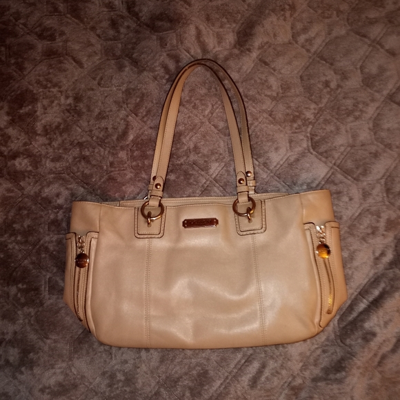 Coach Handbags - COACH Cream Shoulder Handbag Purse